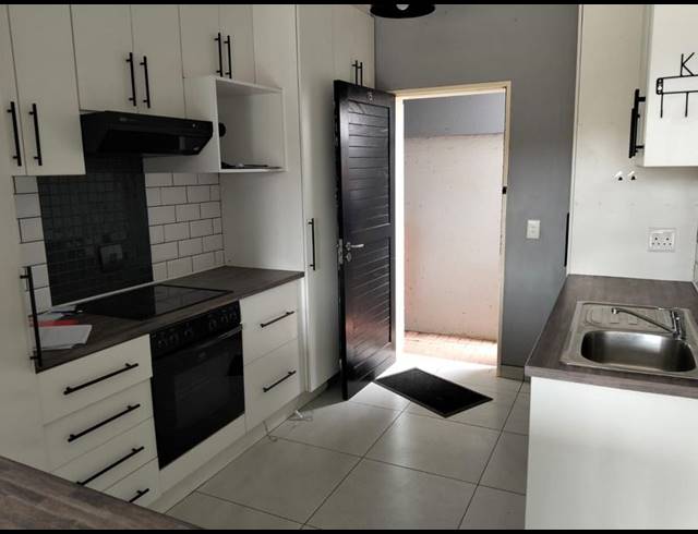 3 BEDROOM TOWNHOUSE FOR SALE IN FLORENTIA